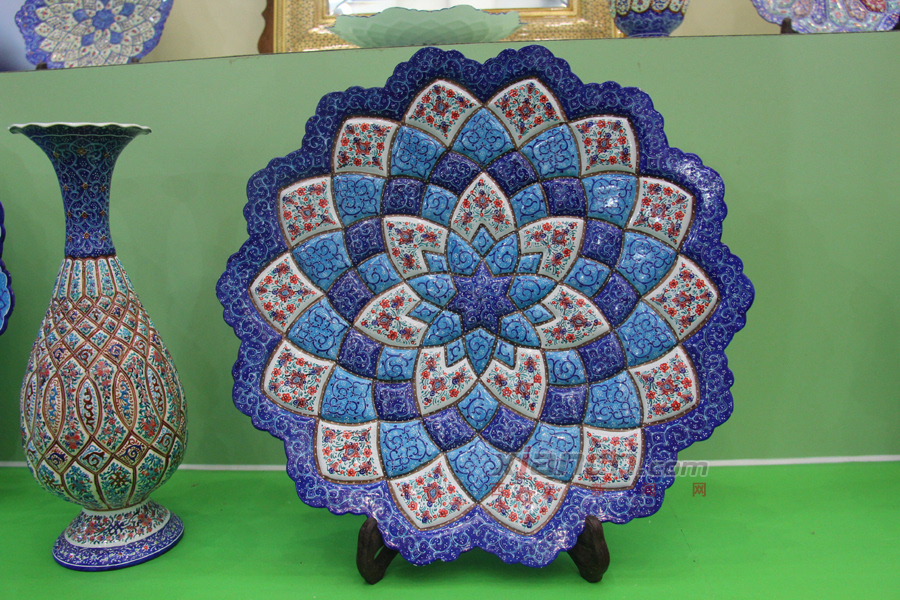 首届上合组织国家商品展 手工艺术品大放光彩